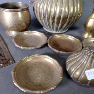 Lote de Artículos de Bronce: Jarra, Tetera Desoldada, Apoyavasos y Más - imagen 4