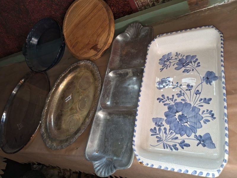 Lote anterior: Lote de mesa y accesorios de metal