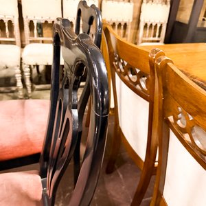 Juego de Comedor con Mesa de Vidrio y Sillas Tapizadas - imagen 2