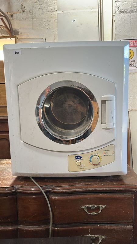 Lote siguiente: Secarropas de buena condición para venta