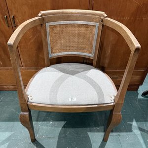 Silla Butaca Estilo Clásico en Madera de Roble y Tapizado Gris - imagen 5