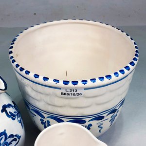 Centro de Cerámica Esmaltada Blanca y Celeste con Diseño Floral - imagen 4