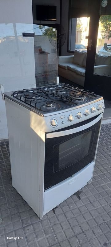 Cocina de gas con horno y ventillo en excelente estado - imagen 4