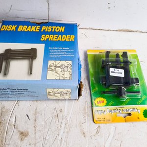 Lote siguiente: Extractor de Pistones de Freno y Extractor de Rulemán