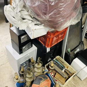 Lote de Varios: Candelabros, Cajas Fuertes, Microondas y Más - imagen 2