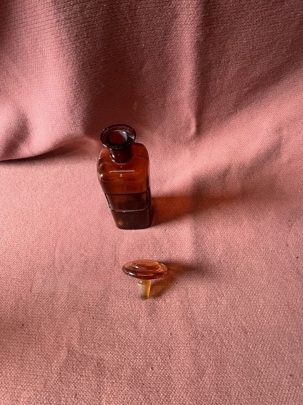 Antiguo frasco de farmacia con tapon, un objeto hermoso y útil - imagen 4