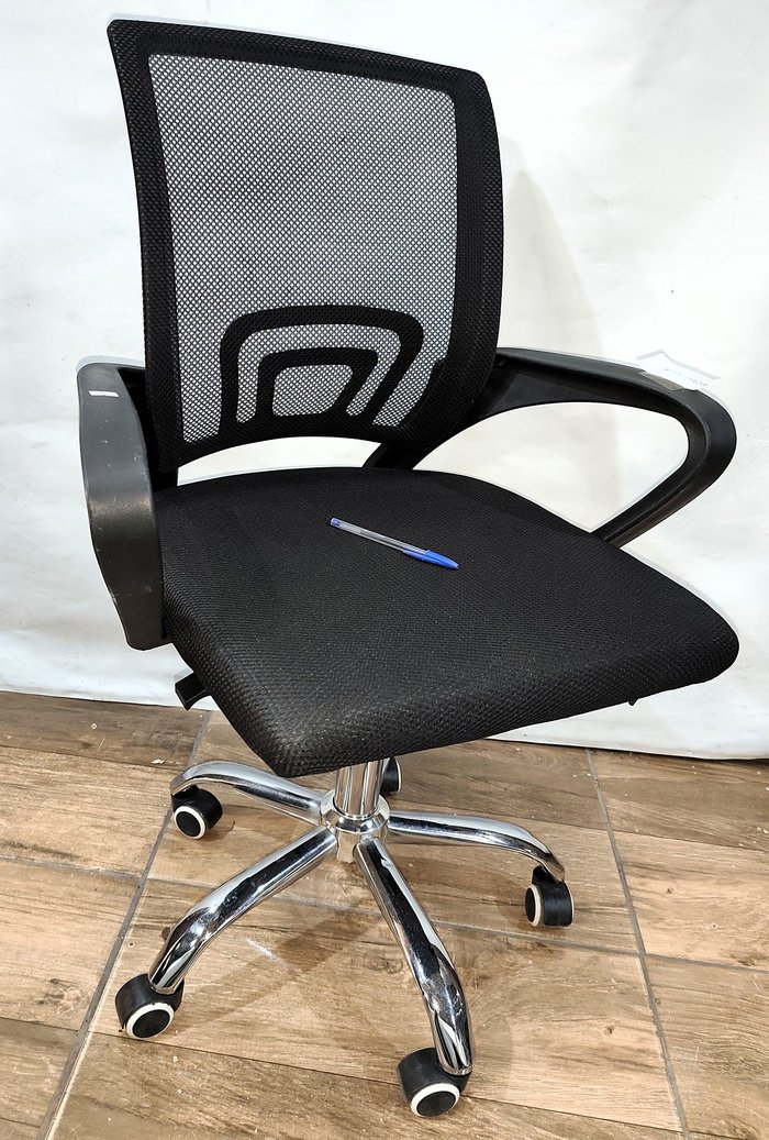 Lote siguiente: Silla oficina respaldo lumbar en malla negro