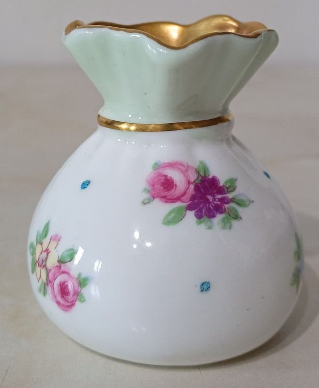 Jarrón de porcelana Paragon con diseño floral y dorado - imagen 5