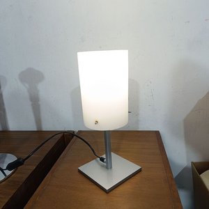 Lámpara de Sobremesa Base Plateada y Pantalla Opalina - imagen 3