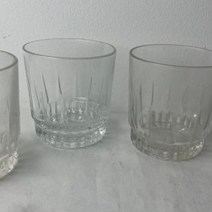 Juego de 4 Vasos Bajos para Whisky de Vidrio Prensado - imagen 5