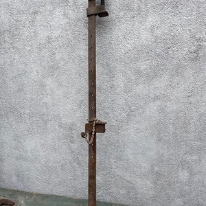 Lote siguiente: Sargento de Herrería Metálico Antiguo