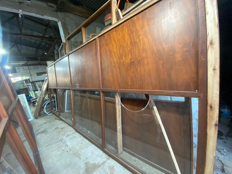 Mampara de Madera y Vidrio Grande