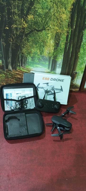 Lote siguiente: Dron Nuevamente en Caja Modelo E-88
