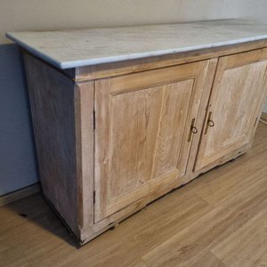 Aparador Rústico de Madera con Tapa Símil Mármol y Puertas - imagen 4