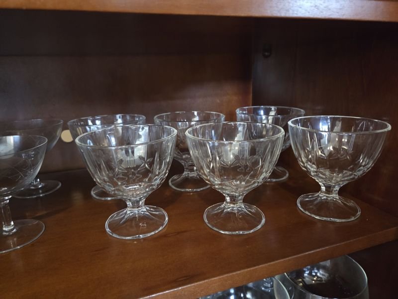 Gran lote de copas, vasos y vajilla en buen estado - imagen 6