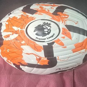 Lote siguiente: Pelota de Fútbol Premier League 2023-2024