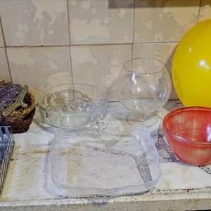 Lote siguiente: Lote Variado de Cocina: Bowls de Vidrio, Panera, Frutera y Más