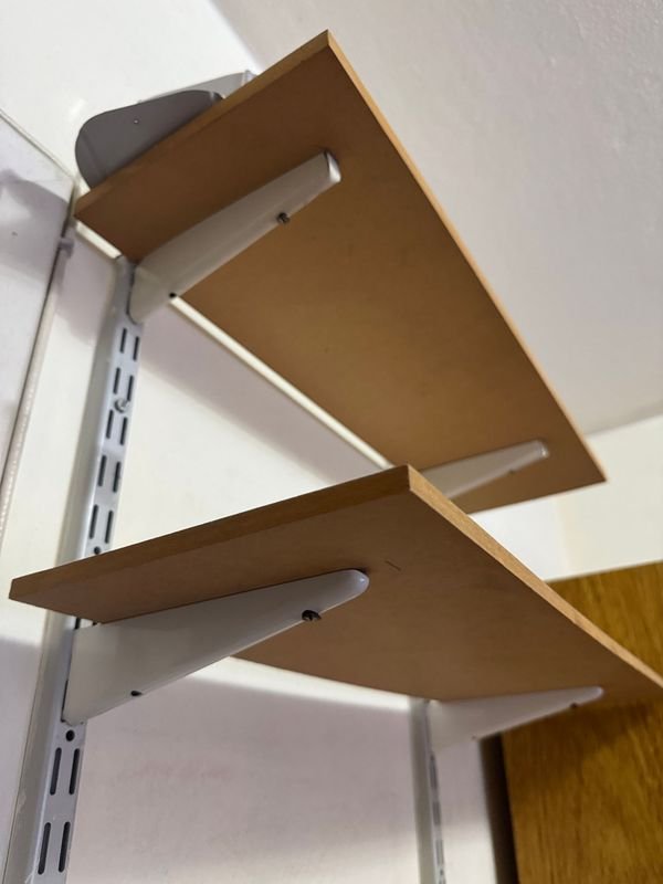 Estantería aérea de madera y metal - imagen 4
