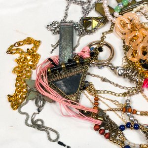 Lote Variado de Bijouterie: Collares y Pulseras - imagen 3