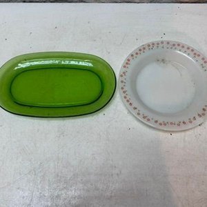 Dos Fuentes de Vidrio Grandes: Verde y Decorada - imagen 2