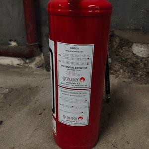 Extintor Portátil Rojo Grauser con Manguera y Manómetro - imagen 3