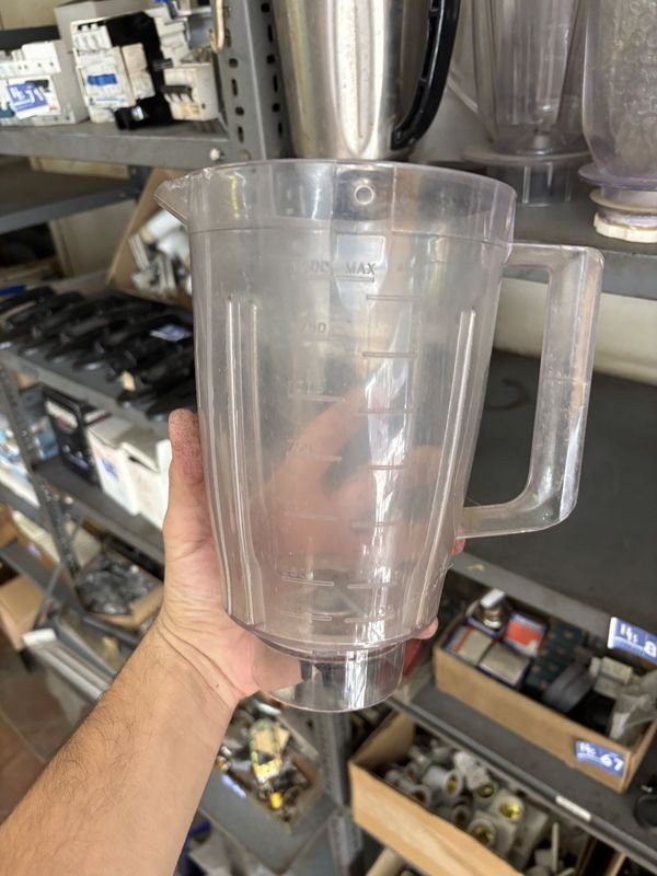 Vasos licuadoras de plástico en buen estado - imagen 4