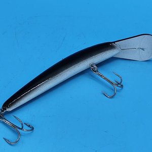 Señuelo de Pesca Artificial Rígido Minnow Deep Diver Negro con Franjas Blancas - imagen 5