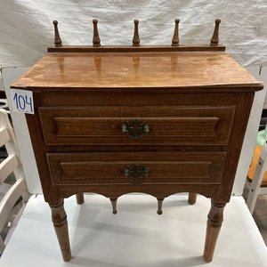 Lote anterior: Mesa de Luz Antigua de Madera con Dos Cajones
