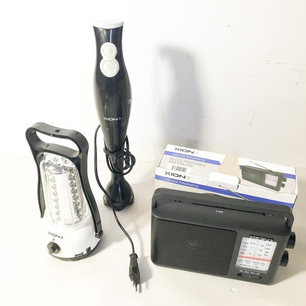 Lote de 3 piezas: Radio portátil Xion, linterna y mixer - imagen 1