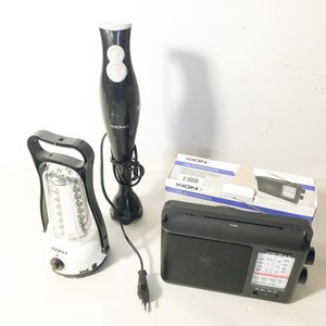 Lote siguiente: Lote de 3 piezas: Radio portátil Xion, linterna y mixer