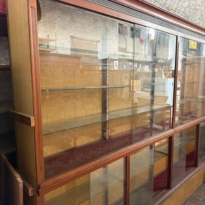 Vitrina Exhibidora Grande de Madera y Vidrio con Luz Interna - imagen 2