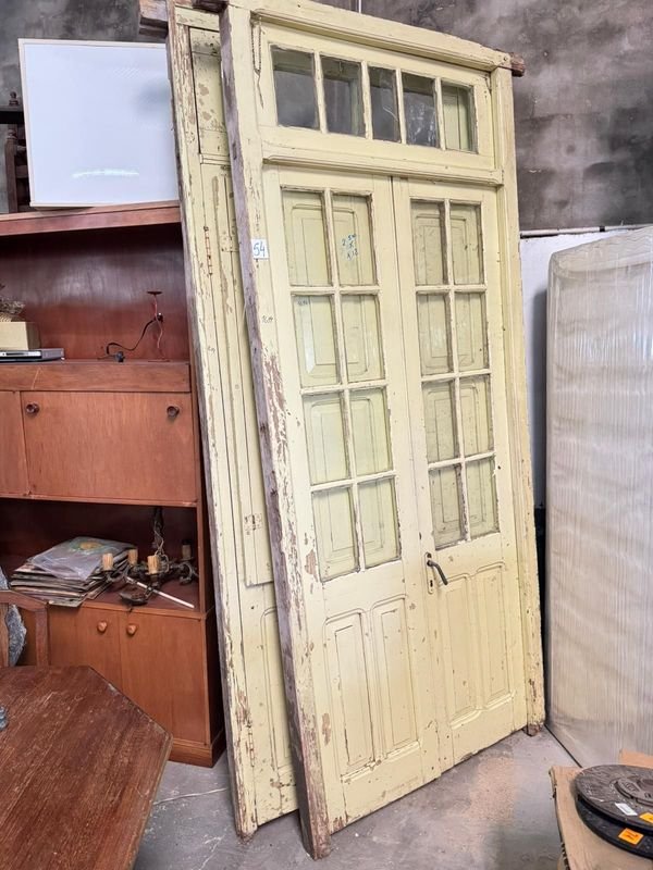 Puertas de madera con postigos y muebles para almacenamiento - imagen 2