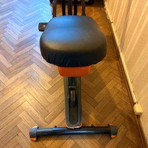 Bicicleta Fija de Ejercicio Naranja y Negra - imagen 4