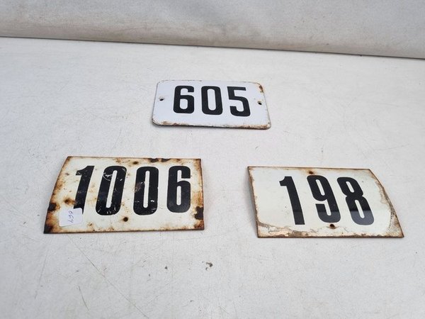 Lote de 3 Chapas Esmaltadas Antiguas con Números para Colección o Decoración Industrial - imagen 1