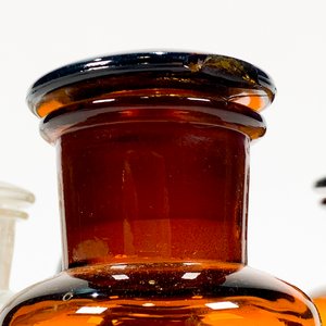 Lote de 4 frascos de vidrio ámbar y hialino para farmacia - imagen 3