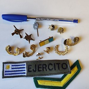Lote anterior: Lote de Insignias y Parches Militares: Ejército Uruguayo