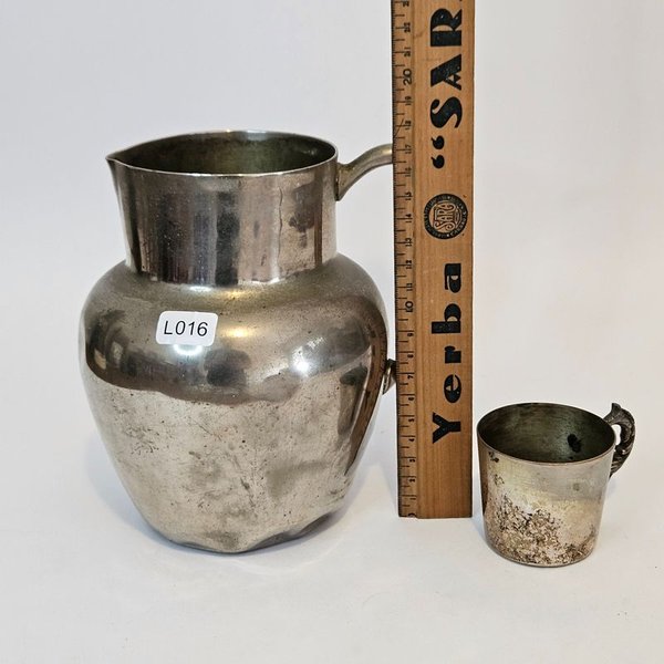 Gran jarra y jarrita de metal en excelente condición - imagen 4
