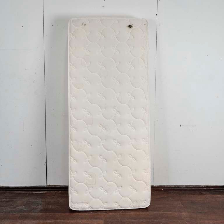Lote siguiente: Colchon de 1 plaza duciel color blanco para limpiar