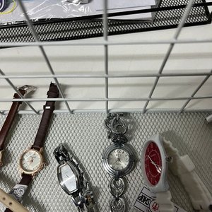 Exhibidores Metálicos y Relojes Variados - imagen 4