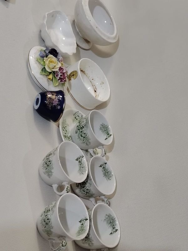 Lote de porcelana inglesa con detalles y otros objetos - imagen 2