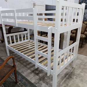 Cama Cucheta Blanca de Madera Maciza Laqueada con Escalera y Baranda - imagen 1