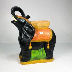 Lote siguiente: Figura de Elefante Decorativo en Cerámica Negra de 44 cm