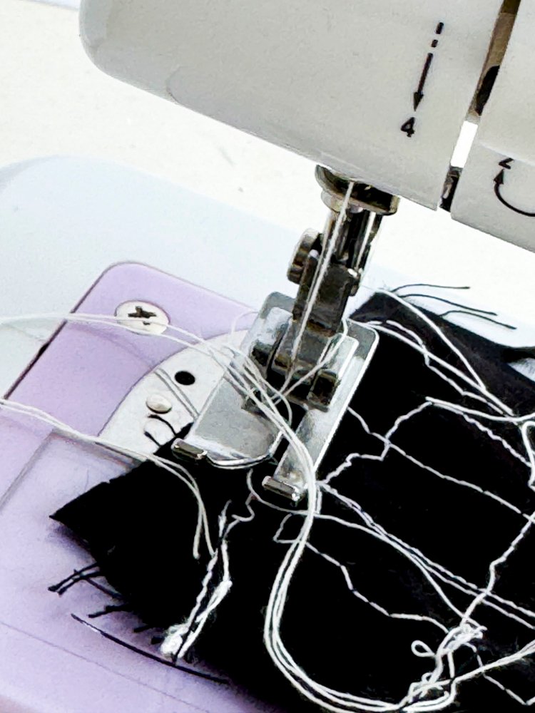 Tres máquinas de coser incompletas para la venta - imagen 2