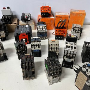 Lote de 17 Contactores Industriales Variados - imagen 6