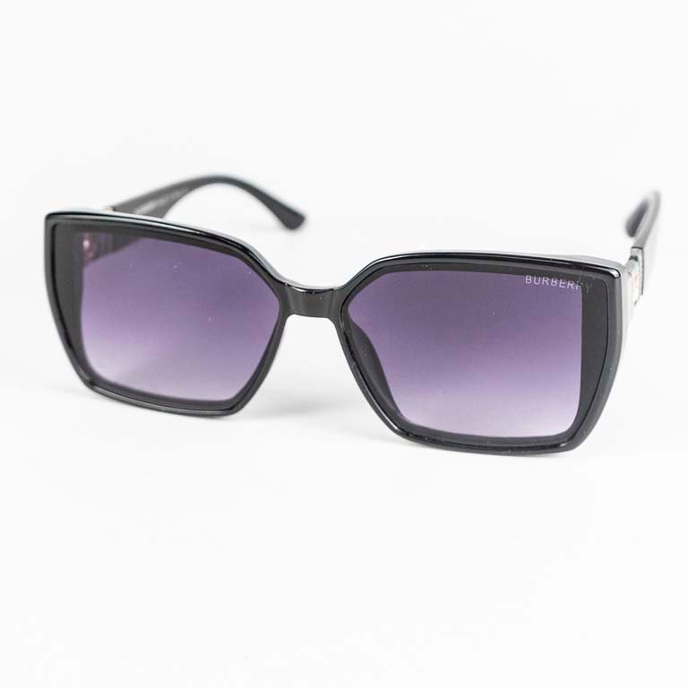 Lote siguiente: Lentes de sol Burberry imitación