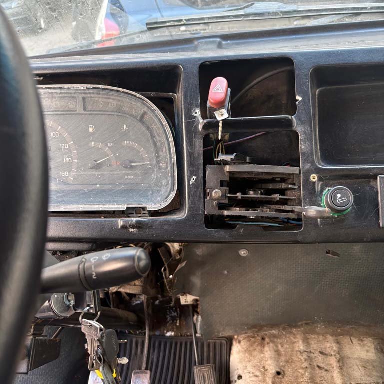 Item 2100103 - Image 18