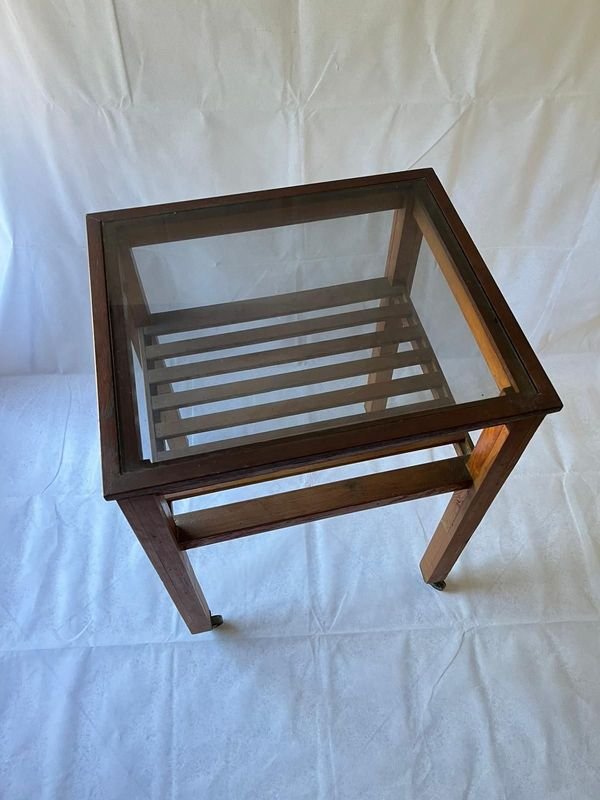 Mesa en madera con estante de vidrio EXCELENTE ESTADO