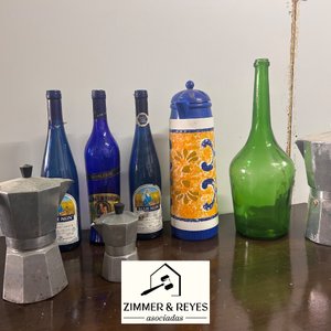 Lote siguiente: Lote de Cafeteras Italianas, Botellas de Vidrio y Damajuana Decorada