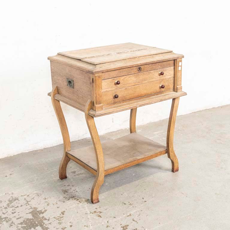 Lote anterior: Cubiertera de roble con detalles en la madera y el lustre