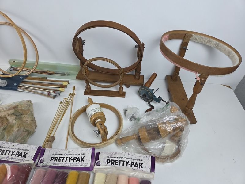 Gran lote de accesorios para costura y tejido - imagen 4